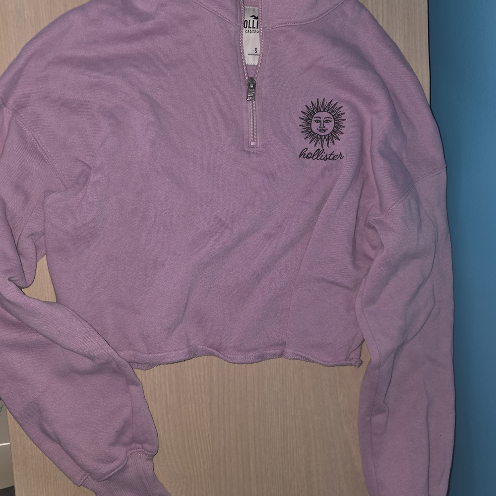 Hollister Women's Lilac Cropped Turtleneck Sweater